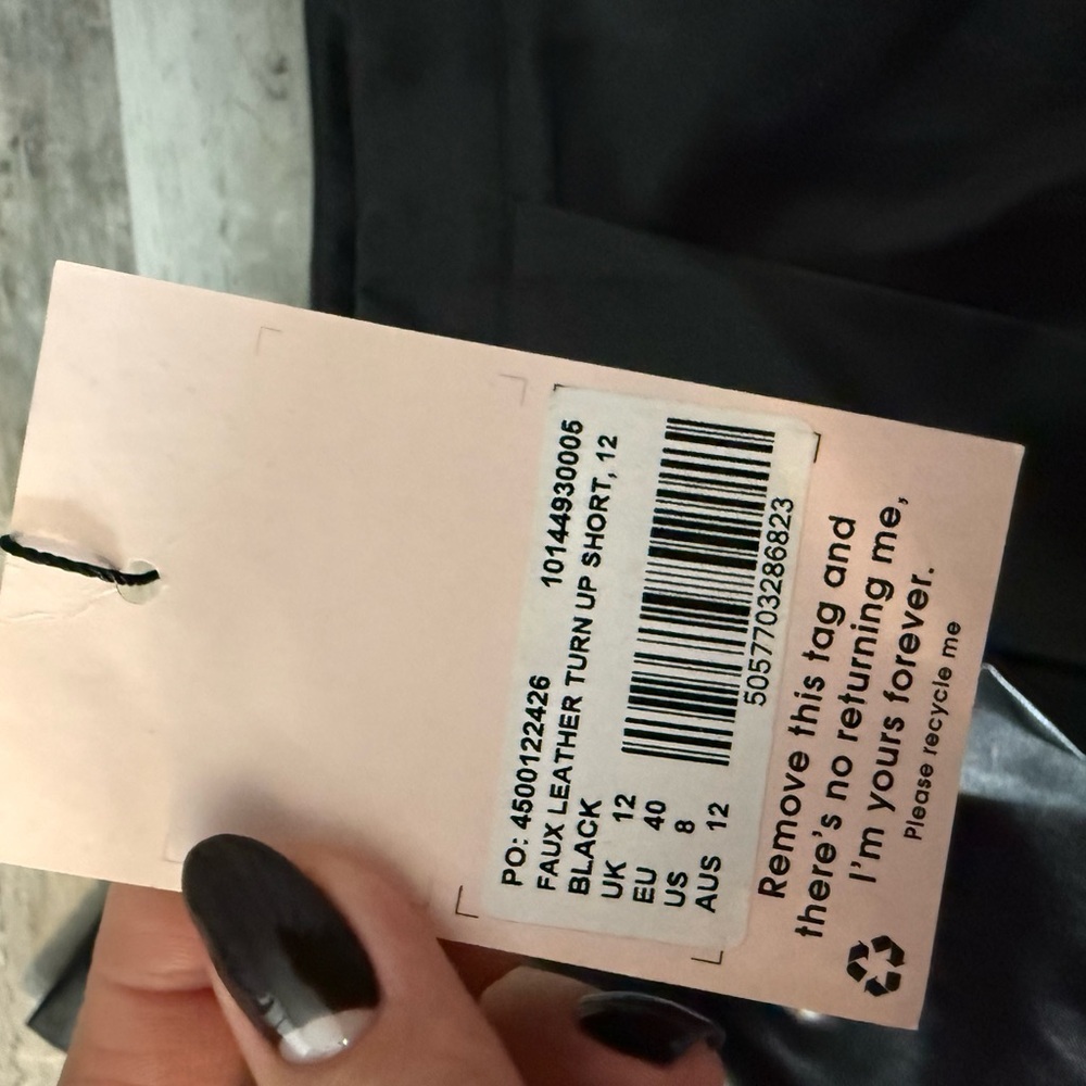 Missguided + High Waist Black faux Leather Shorts - Picture 3 of 3